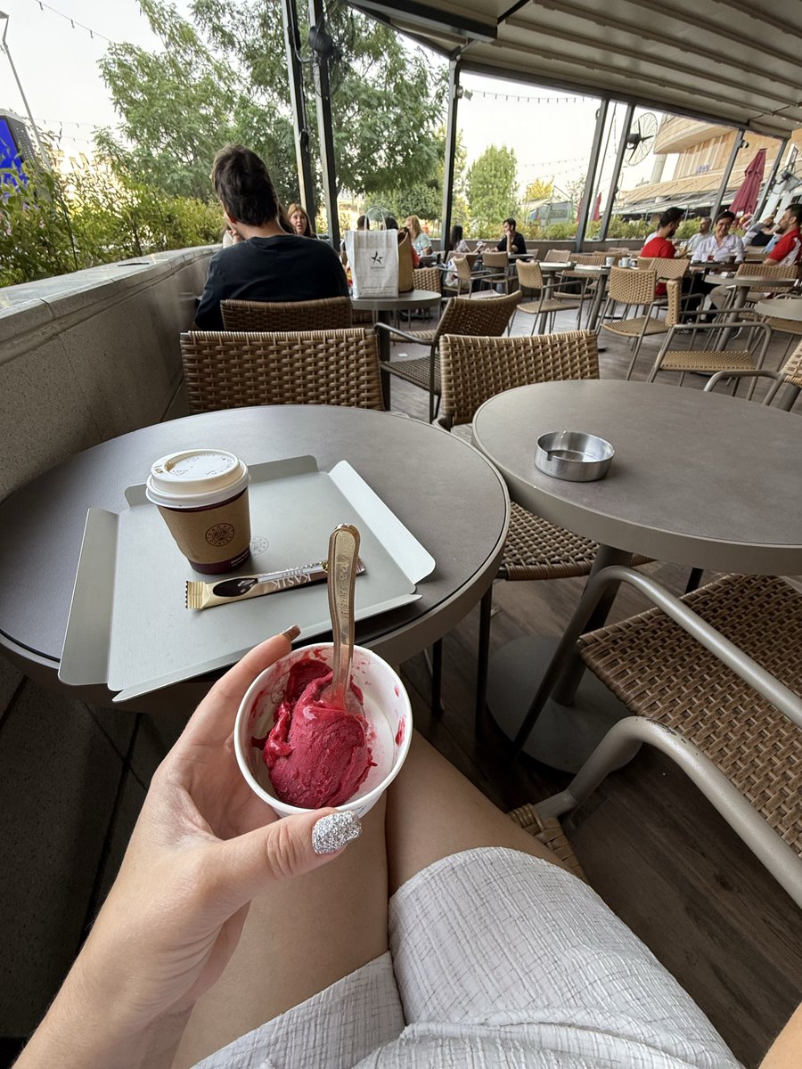 avalinaax's tweet photo. İyi akşamlar, 
Çok sıcaaaaaak ☕️🌞 #çarşamba #kahve
#izmir https://t.co/LpbGGRYol5