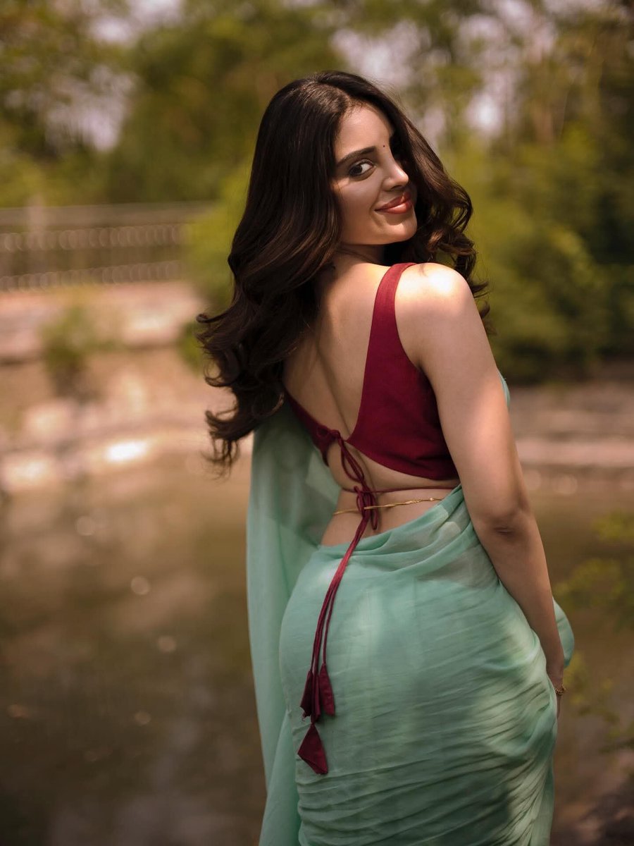 Cineaaddictt's tweet photo. Beautiful #kushithakallapu in saree❤️❤️❤️❤️ https://t.co/5cXAr1JyYF