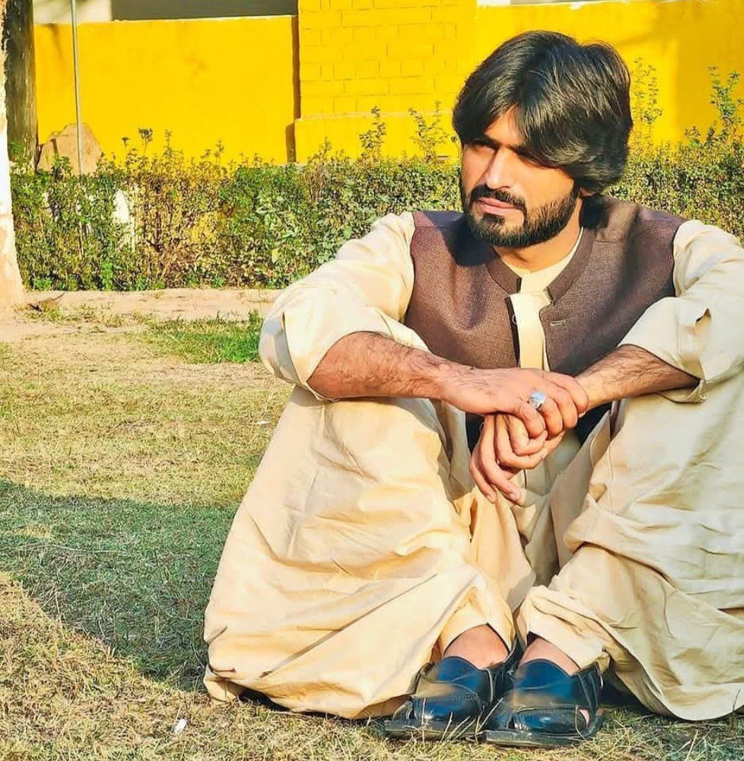 bibis6787's tweet photo. Journalism gives visibility to stories that might otherwise go unheard. We urge members of the press to report on this case. #ReleaseAsifBaloch

@AsadAToor 
@VeengasJ 
@NidaKirmani 
@asmashirazi 
@a_siab 

@FarhatullahB https://t.co/kzMZRnW22N