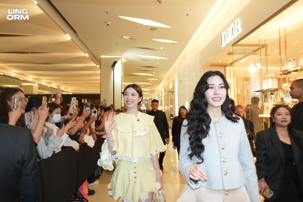 LingOrmCH3's tweet photo. Thank you everyone for your support. 🙏🏻💜

LINGORM DIOR BA AT PARAGON 
#LingOrmAtDiorSiamParagon 
#LingOrm #หลิงออม 
#Dior @Dior https://t.co/pJKfshmqf4