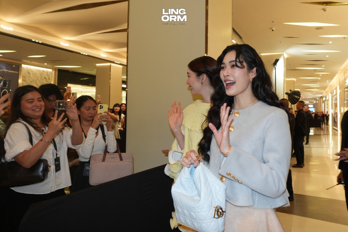LingOrmCH3's tweet photo. Thank you everyone for your support. 🙏🏻💜

LINGORM DIOR BA AT PARAGON 
#LingOrmAtDiorSiamParagon 
#LingOrm #หลิงออม 
#Dior @Dior https://t.co/pJKfshmqf4