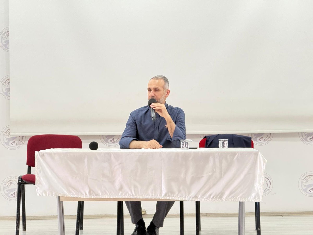 ErcisMuftuluk's tweet photo. Temmuz ayı mutat personel toplantısı, İl Müftümüz Dr. Mehmet Sırrı Şık’ın katılımıyla gerçekleştirildi.

İlçe Müftü Vekili Adem Özdemir’in açılış konuşmasıyla başlayan programda, yürütülen din hizmetleri ve güncel çalışmalar değerlendirildi. https://t.co/tGmg2YrCY1