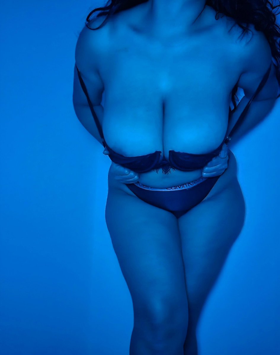 Peyaaghu's tweet photo. Ready for the session tonight. Offcourse with a rich guy poor can't even touch me 

Record by my cucky husband 

Buy full video now in my premium content 
To buy premium text me on telegram link in bio https://t.co/2eFvGIY7an