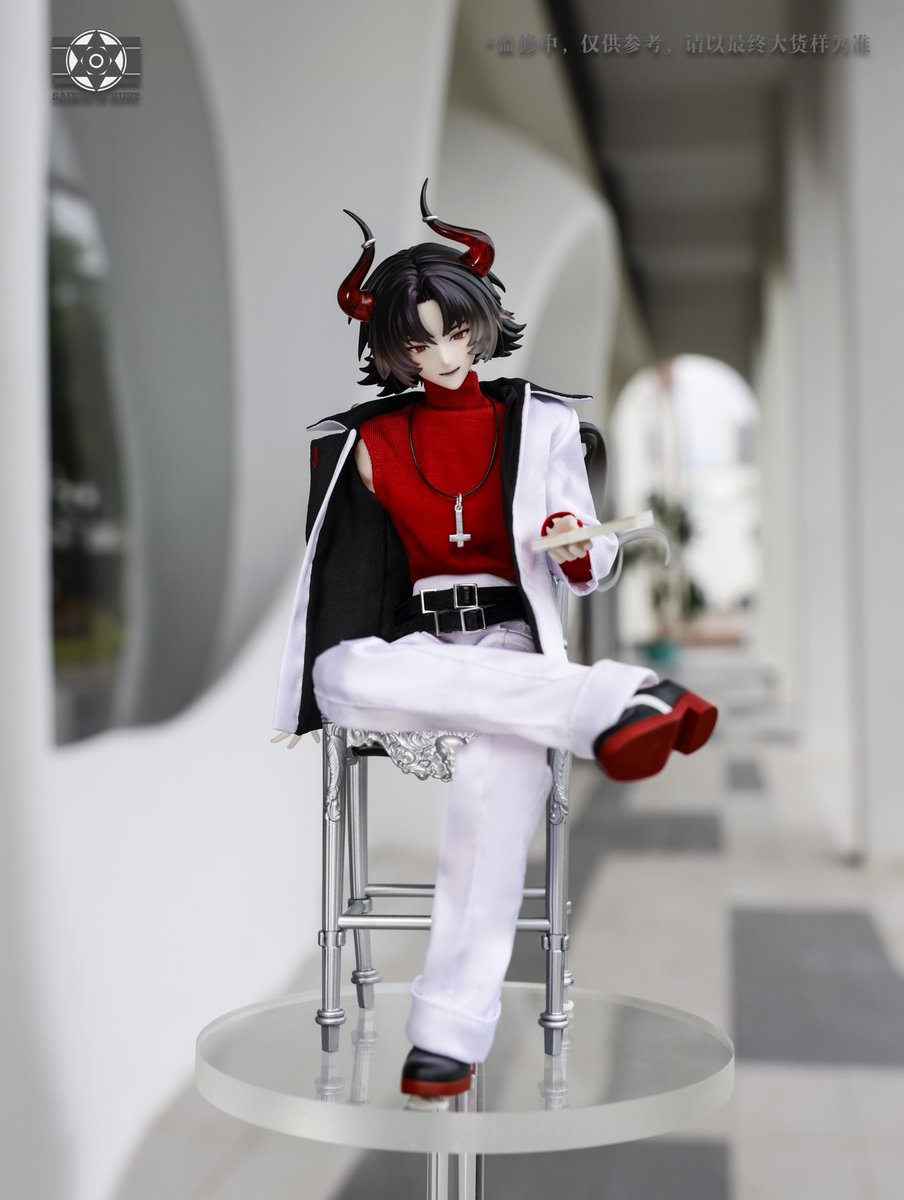 hermeow_shop's tweet photo. 📢🆕ブラインドドール新作速報🆕📢
「七つの大罪」をテーマにした特1/6スケール成人男性BJDブラインドドールシリーズ「錆蝕の聖徒｜Saints of Rust」の新情報✨

今回は「憤怒／忍耐：GEBURAH」の初版サンプル実物写真をご紹介❣️

本来は忍耐の徳を宿していたが、憤怒🔥の名で知られている。
彼は次第に理性を失うことを望み始めた。そのほうが、冷静でいるよりもはるかに痛快だった。

ラインナップは通常6種類＋シークレット1種類🎁
ヘッドを除くボディの高さは約23.8cmです📏
まだ初期開発段階のため販売時期は未定ですが、当店での取扱いが決定💪続報をお楽しみに✨

関連投稿はこちら👇
https://t.co/lDjsrwxPLO

※衣装は初版サンプルで、現在改良中です🧵
※全種類に、入れ目タイプ顔1種（追視効果仕様）＋印刷アイ顔1種の顔パーツ2種類が付属します👁️
※画像は参考用です。色味や仕様は最終量産品を基準としてください📷