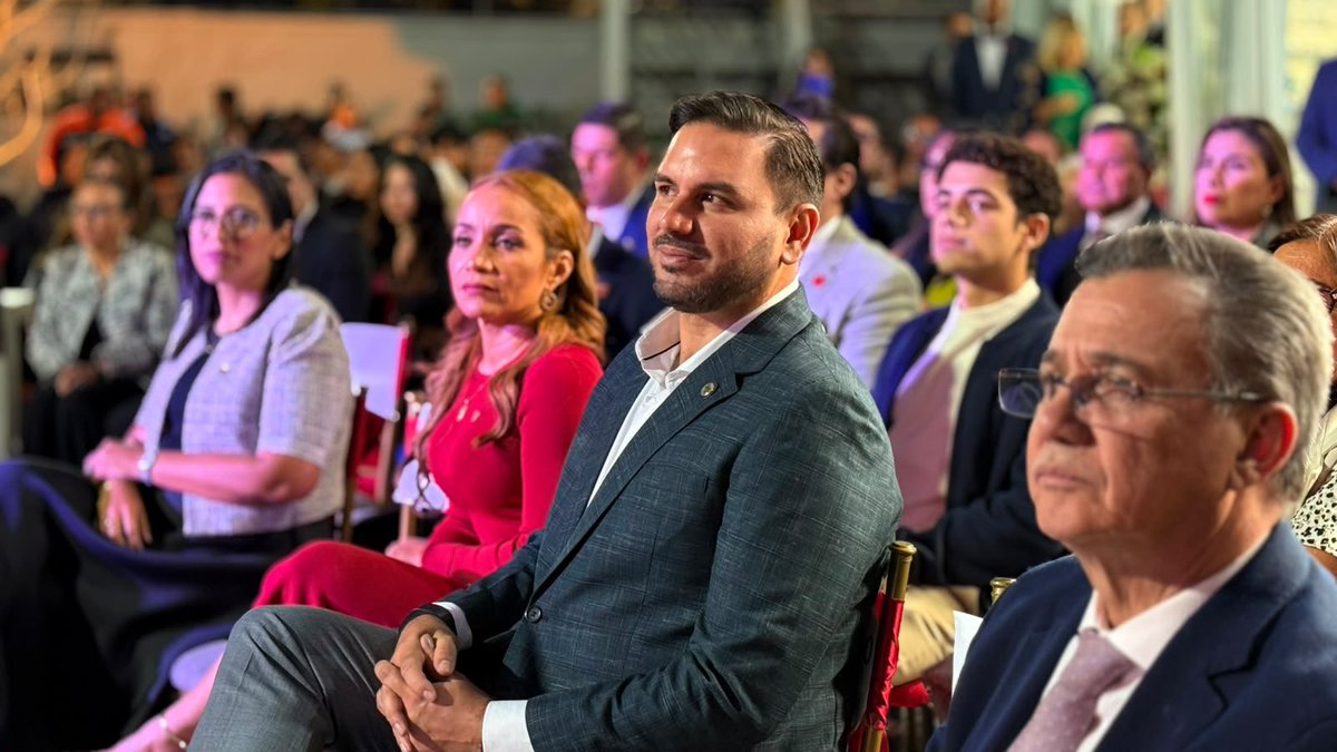 AndresFantoniB's tweet photo. Me llena de orgullo haber sido parte de la inauguración de un nuevo campus académico en la capital. 

Cada paso que he dado me ha permitido sumar como apoyo a los ideales educativos que siguen abriendo oportunidades para que más jóvenes den hoy lo mejor de sí y construyan un mañana para el país.