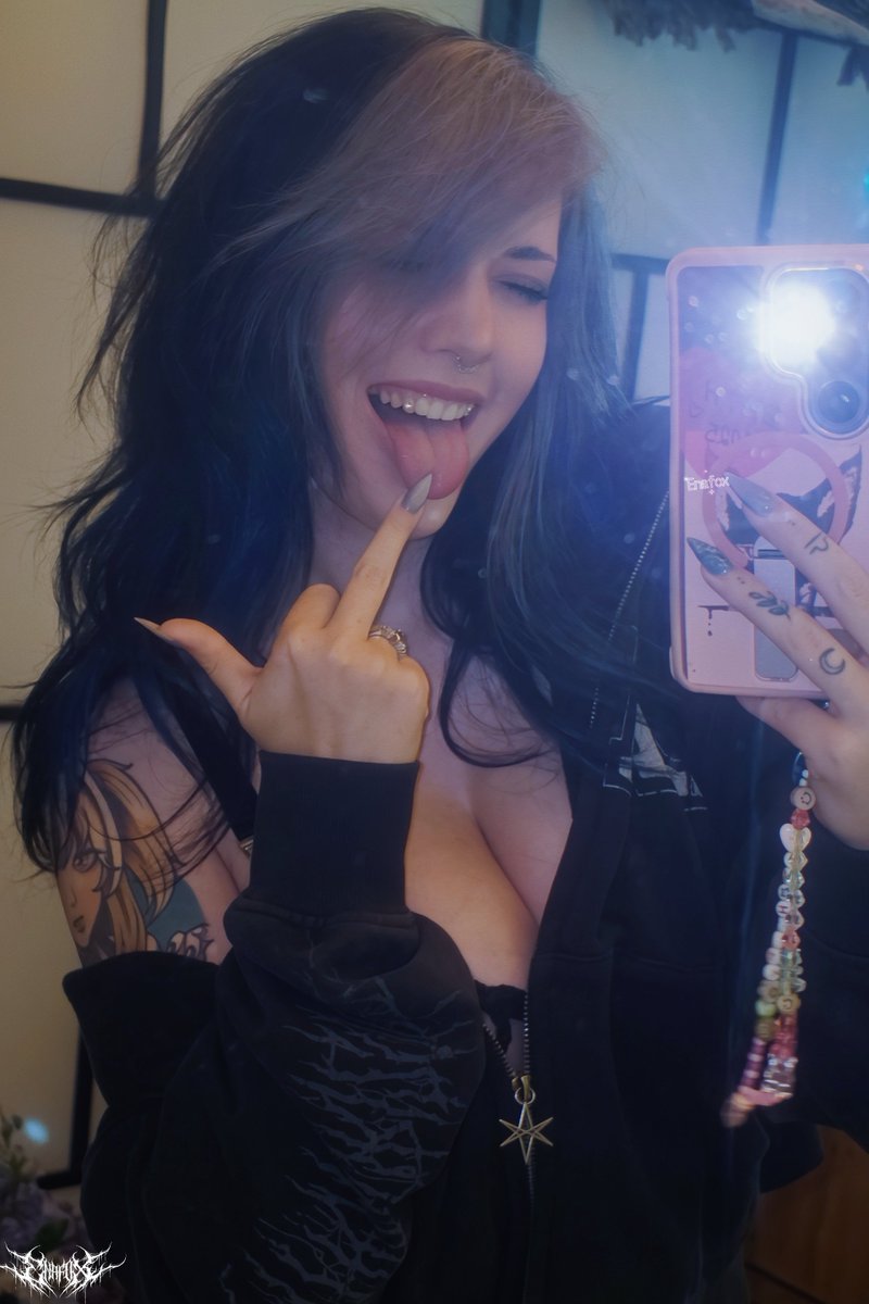 Hell_F0xx's tweet photo. Count Your Fucking Blessings 💙🦋 https://t.co/LUgb3oVjT8