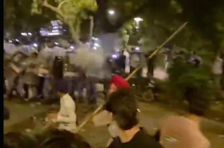 Shinchan_Mitsi's tweet photo. People have now brought homemade bombs (see end of video) https://t.co/OmoVM51CT3