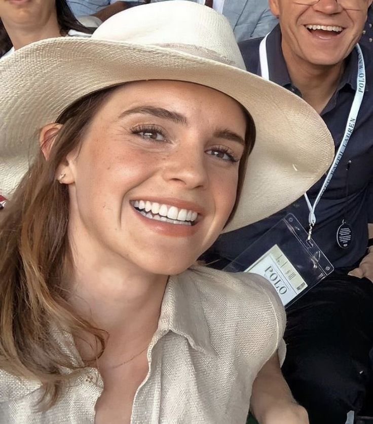 EmmaWatsonayp's tweet photo. Maturity is when you don't force people to choose you.❤️‍🩹🥹💐#Emmawatson https://t.co/YWuYOz4zU4