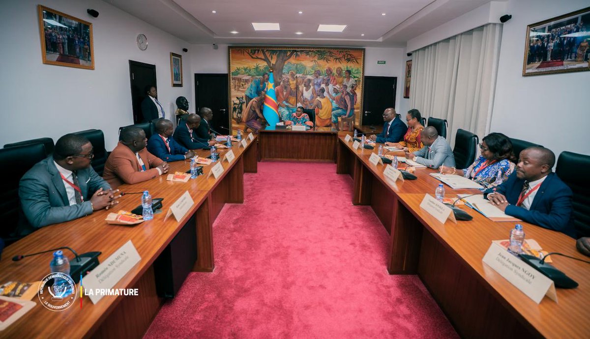 PrimatureRDC's tweet photo. #Social #EntreprisesPubliques
21 juillet 2026 | La Première Ministre, Cheffe du Gouvernement, Judith Suminwa Tuluka, a reçu une délégation de l’intersyndicale de la Société nationale d’assurances afin d’examiner la situation des agents en fin de carrière et les mesures de redressement de l’entreprise.

• Paiement des indemnités de fin de carrière à près de 120 agents sur 150
• Poursuite du règlement des droits des autres retraités
• Accompagnement de la SONAS face à la libéralisation du marché des assurances
• Renforcement de sa compétitivité et de sa position d’entreprise publique de référence

Sous l’impulsion du Président de la République, le Gouvernement Suminwa poursuit ses efforts pour préserver les intérêts des travailleurs, restaurer leur dignité et assurer le redressement durable des entreprises publiques.