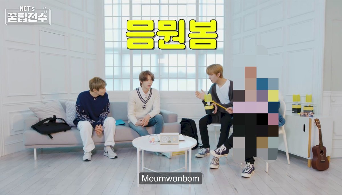 spacericecake's tweet photo. surprised not everyone knows the lore! they also taught it to sungchan and shotaro when they had just joined nct 🥹💚

they basically replaced the ㅇ with ㅁ in 응원봉 (korean word for lightstick) because the neobong has a distinct square shape lol https://t.co/Y7zsfVXFCp