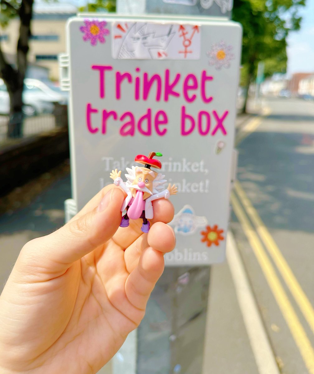 tusktwo's tweet photo. my first trinket trade box get!! I rescued grandpa!! I like his apple head 🍎 https://t.co/mCsYYG0rBE