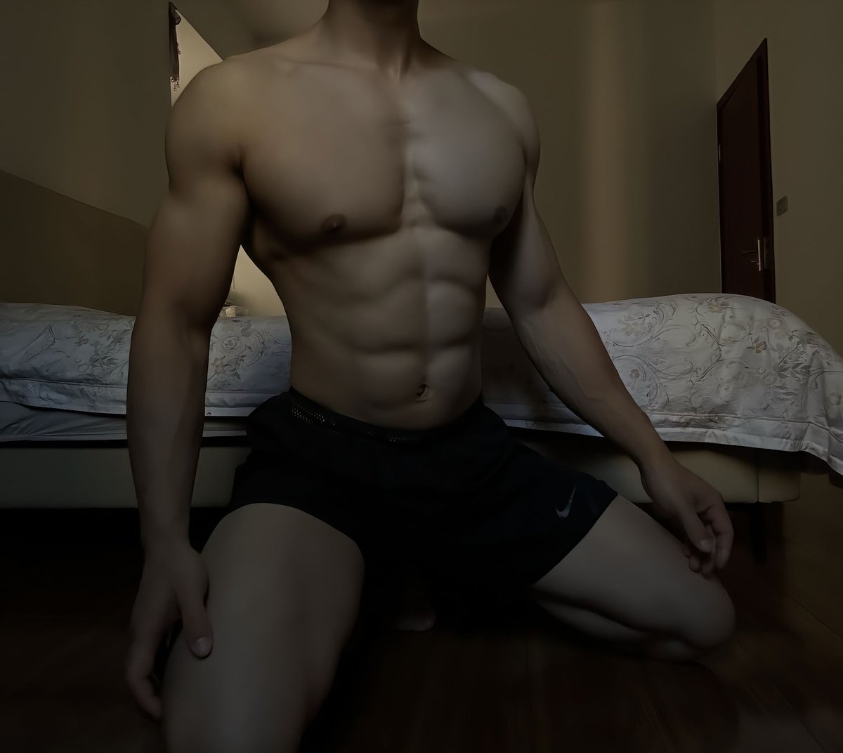 JanLee3559's tweet photo. let us  do something on the ground? #muscle #bodybuilder #gymrat https://t.co/S9PpMiU0hM