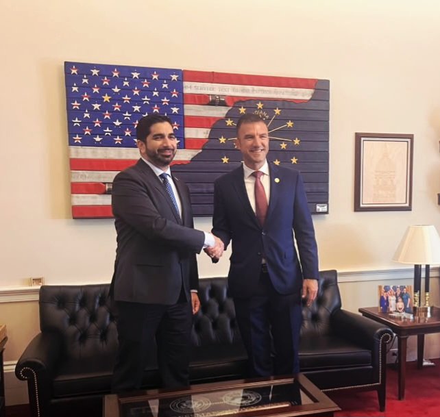 robertolazzeri's tweet photo. Esta mañana me reuní con el congresista republicano @RepRudyYakym, copresidente del Bipartisan U.S.-Mexico Caucus, grupo dedicado al fortalecimiento y entendimiento de nuestra relación bilateral. 

Conversamos sobre la importancia estratégica del #TMEC para generar empleos, atraer inversiones y fortalecer las cadenas de suministro. 

Hubo coincidencia en la capacidad de coproducción de México 🇲🇽 y Estados Unidos 🇺🇸 para el beneficio mutuo. Acordamos seguir trabajando de cerca.