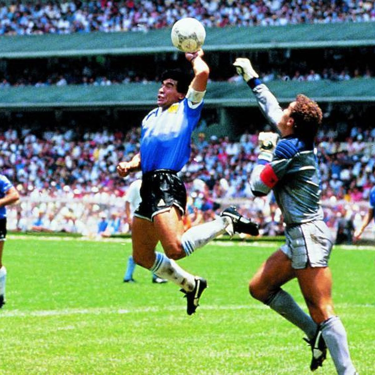 Ma_WuKong's tweet photo. 🇦🇷 Los argentinos llevan décadas romantizando y glorificando la trampa, de ahí que le llamen a esto «Mano de Dios».

Como tal, una final con 0 tiros a portería tiene que acabar como «Conspiración Masónica» y similares.

Todo forma parte de la misma psique. https://t.co/H9Wi7zbD1m