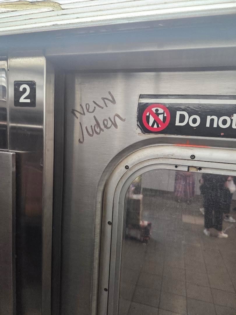 MichaelRapaport's tweet photo. Dick Stain Zoron Mandami is the architect of all the Jew Hate rise in NYC. https://t.co/n1hPgn7aMe