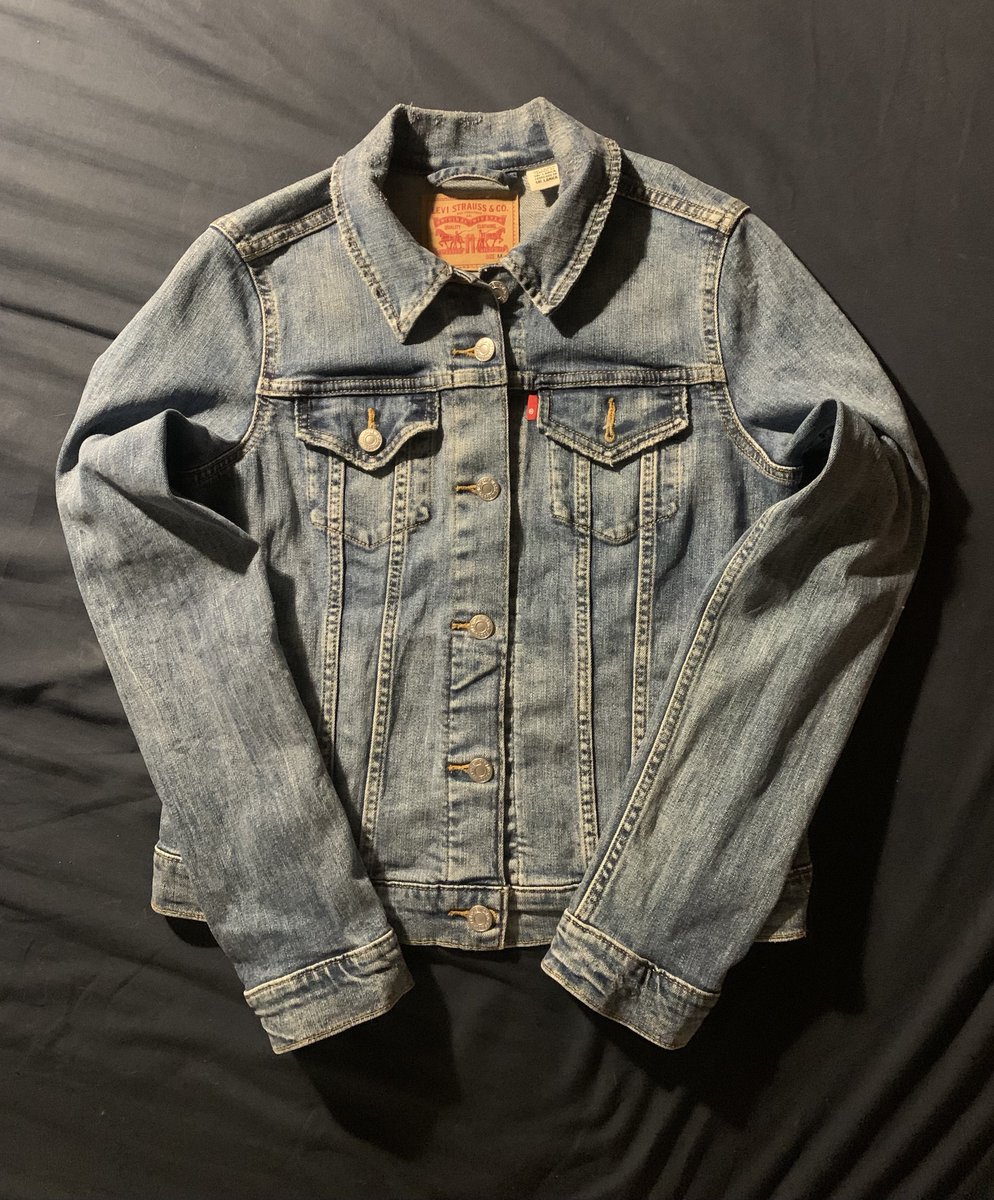 ogtruckdriver's tweet photo. levi’s jacket 
size:  M 
17.5/20.5

PRICE : 800 THB

#แจ็คเก็ต #เสื้อแจ็คเก็ต #ส่งต่อเสื้อผ้า https://t.co/XcPXV0uZld