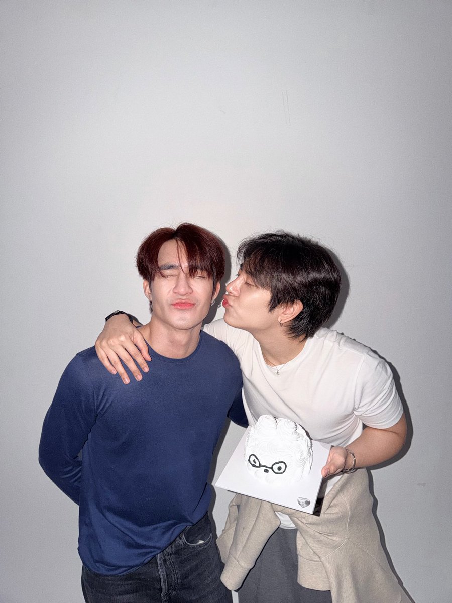 MixOfficialFC's tweet photo. 22/07/26 — #Mix28thEverInBloom

IG : mixxiw ( Update )

28 แล้วยังโสดมั้ย 🎂

@wixxiws #mixxiw ♡ 
𖥦 #ส่วนผสมของมิกซ์ https://t.co/kap4wmI9IH