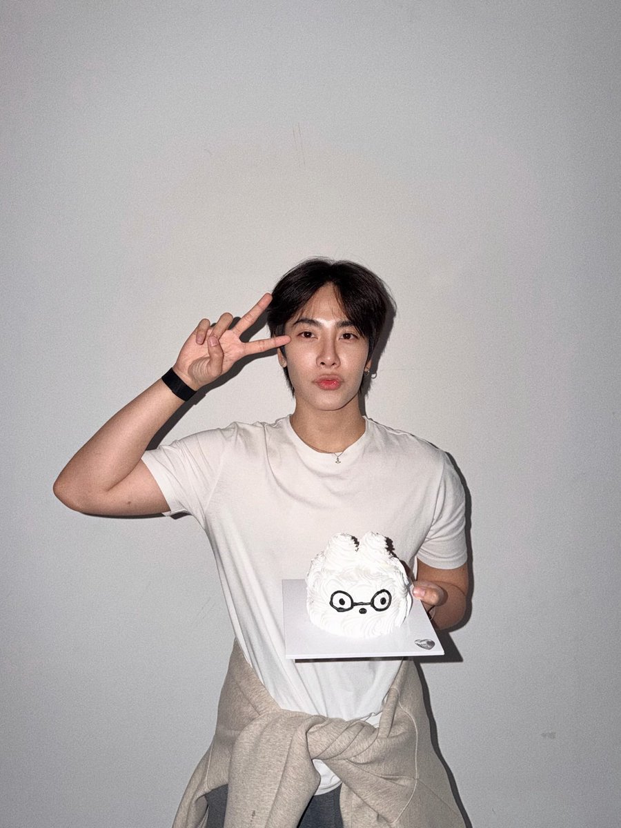 MixOfficialFC's tweet photo. 22/07/26 — #Mix28thEverInBloom

IG : mixxiw ( Update )

28 แล้วยังโสดมั้ย 🎂

@wixxiws #mixxiw ♡ 
𖥦 #ส่วนผสมของมิกซ์ https://t.co/kap4wmI9IH