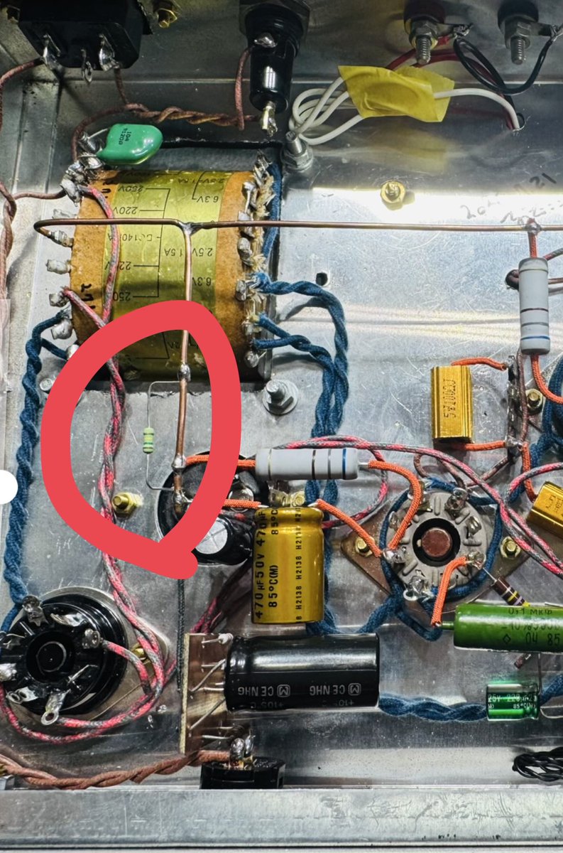 natacoco's tweet photo. 凄く重要な放電抵抗
20年前に初めて作ったアンプに放電抵抗入れてなくて電源切ってもずっと数百ボルトコンデンサに溜まってて自らが放電抵抗になった時は怖くて3時間はアンプさわれなくなったなぁw https://t.co/CjeUWEtv2o