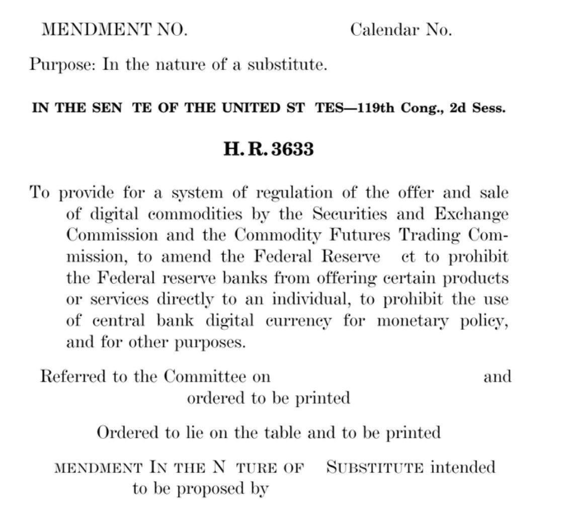 FurkanCCTV's tweet photo. BREAKING: Die Senatsrepublikaner haben einen aktualisierten Text des Clarity Act veröffentlicht, dem großen US-Gesetz zur Krypto-Regulierung.

Neu darin: Der Präsident und betroffene Amtsträger dürfen keine eigenen digitalen Assets mehr herausgeben. Bestehende Krypto-Bestände müssen sie verkaufen oder in einen Blind Trust übertragen, also ein Treuhandvermögen, auf das sie keinen Zugriff haben.

Genau diese Ethik-Klausel war der letzte große Streitpunkt mit den Demokraten. Für die nötigen 60 Stimmen im Senat braucht es mindestens 7 von ihnen, und die Zeit bis zur Sommerpause Anfang August wird knapp.
