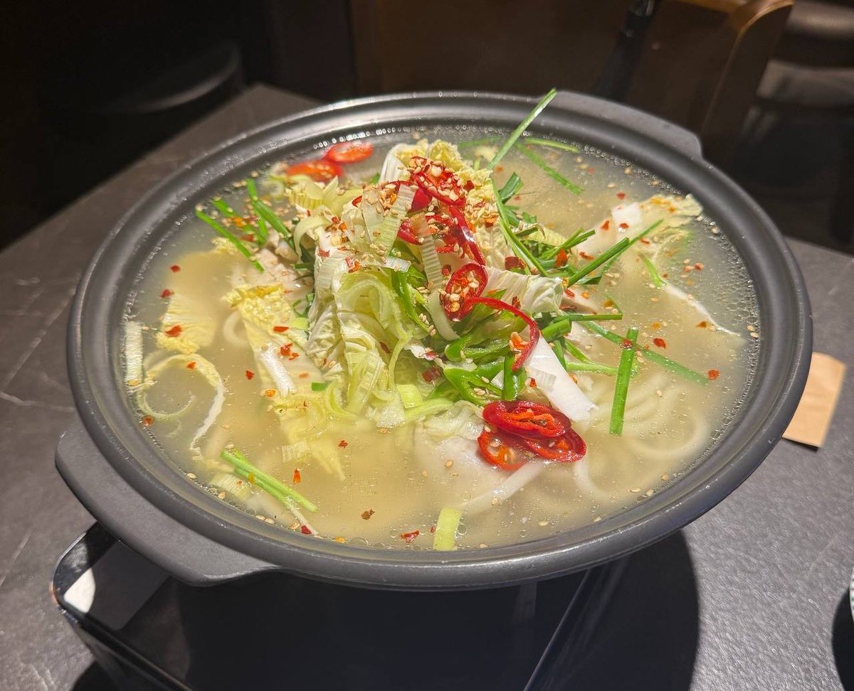 jin302155's tweet photo. 🍲 보글보글 끓을수록 깊어지는 국물 맛.

칼칼한 육수에 신선한 재료를 더해
마지막 한 숟갈까지 만족스러웠던 계이팅 😊🔥

#계이팅 #다구동맛집 #전골맛집
#한끼 #먹방 #일상기록 🍲🥢 https://t.co/bRZ96q27t6
