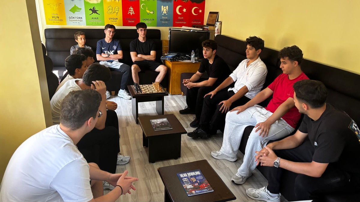 Sariyerocakk's tweet photo. İsmail Gaspıralı Ortaöğretim Yaz Gelişim Programı kapsamında “Münazara” etkinliği gerçekleştirdik.
@Aalparslandogan 
@MuratYukselMY 
@SametKaragl25 
@Semihkizgin https://t.co/yAEdVbN8ve