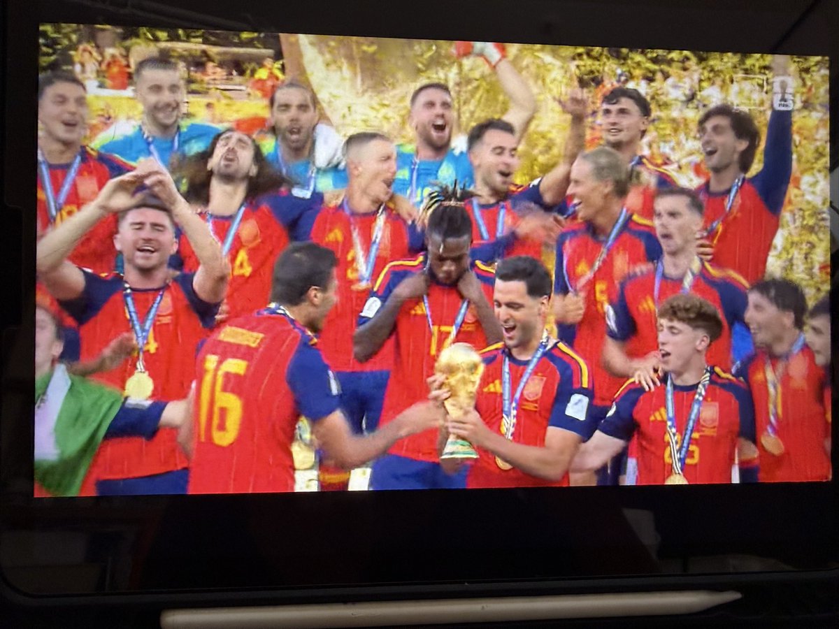 A_Haptism03's tweet photo. スペイン🇪🇸優勝して2日3日経っても今3枚目 https://t.co/D8lScniU0u