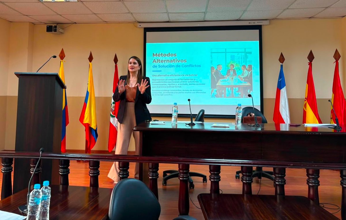 ManabiCJ's tweet photo. #PORTOVIEJO  🤝 Alrededor de 70 estudiantes de Derecho de la @USGPOFICIAL conocieron las ventajas de la mediación como un mecanismo ágil, gratuito y efectivo para la solución pacífica de conflictos, durante una jornada de socialización impartida por mediadoras de @ManabiCJ.

A través de este espacio, también aprendieron cómo acceder a los servicios que brinda la @MediacionCJ, fortaleciendo una cultura de diálogo y construcción de paz.

#JusticiaConIndependenciaCJ
