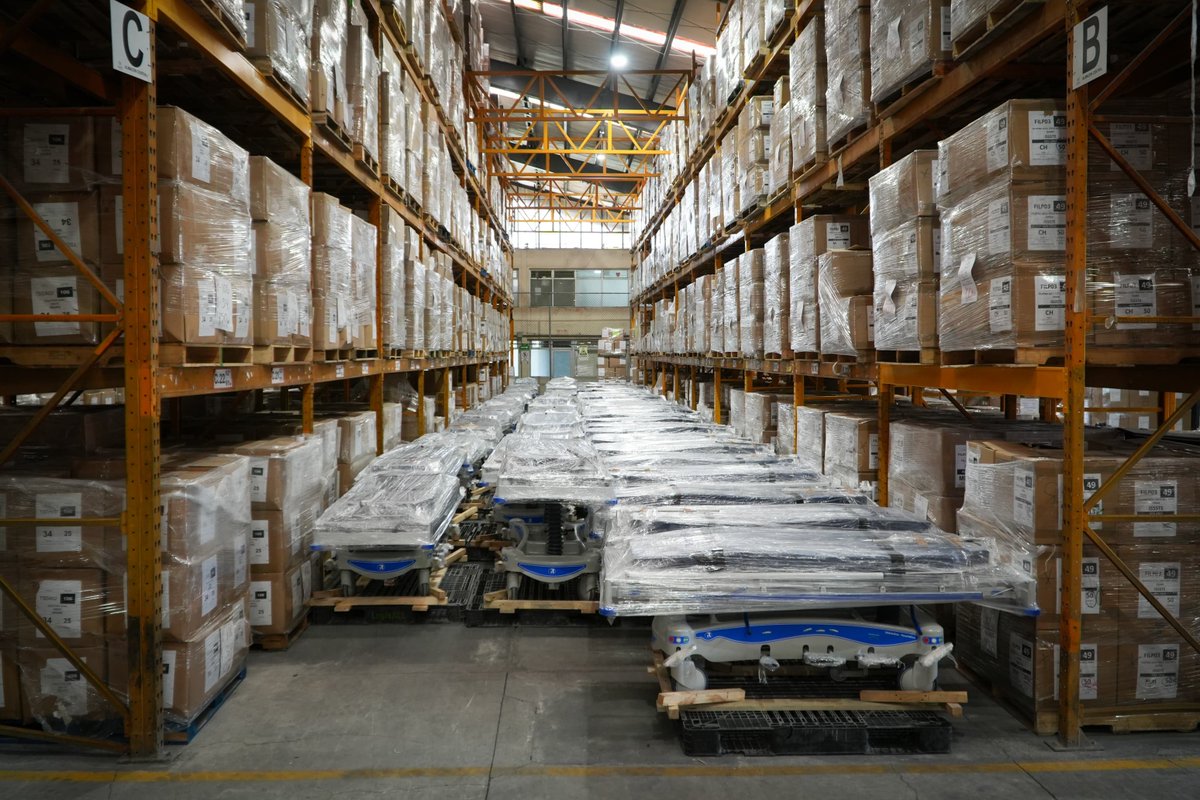 ISSSTE_mx's tweet photo. ¡Así se mueve la transformación del #ISSSTE! 👌🏻✨

Con una inversión de más de 64 millones de pesos 💲, el Instituto fortalece la atención médica con la adquisición de 915 camillas hidráulicas de traslado radiotransparentes, que beneficiarán a 116 unidades médicas. 🏥

Este nuevo equipamiento incorpora tecnología de vanguardia que brinda mayor seguridad 😎, comodidad y eficiencia durante el traslado y la atención de los pacientes. 👨🏽‍⚕️👩🏾‍⚕️

Gracias a sus múltiples funciones, podrán utilizarse en:

🔸️ Urgencias
🔸️ Quirófanos
🔸️ Hospitalización 
🔸️ Imagenología

¡#LaHonestidadDaResultados que se sienten en cada rincón de México! 🥰