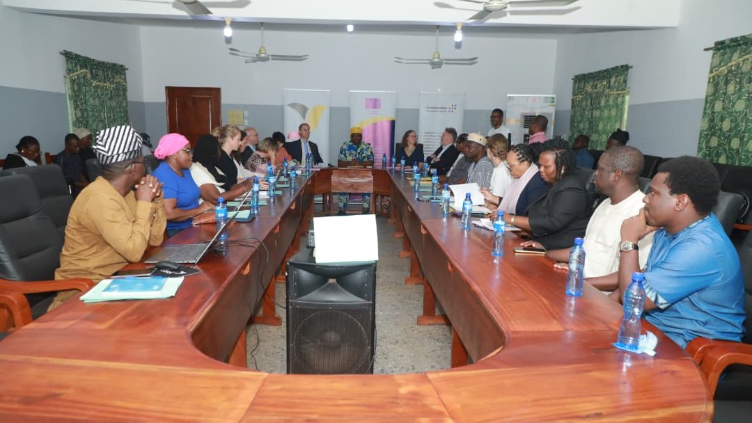 UEauBenin's tweet photo. Poursuivant son périple, l'#EquipeEurope a visité à #Djakotomey, le Projet #DeltaMono. Appuyé par l’🇪🇺 🇱🇺 et @EnabelauBenin, ce projet accompagne des producteurs, coopératives et réseaux de femmes engagés dans la fabrication de fertilisants organiques et la production maraîchère. https://t.co/gG7c0ykcgr