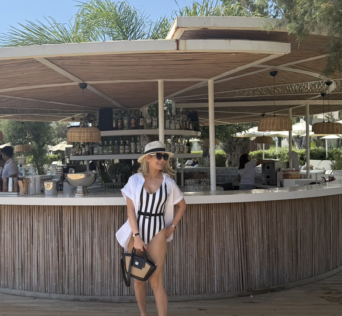 CatsCompilation's tweet photo. Sunshine and Stripes 🖤🤍
#Torba #Bodrum https://t.co/hr1fQJe0fm
