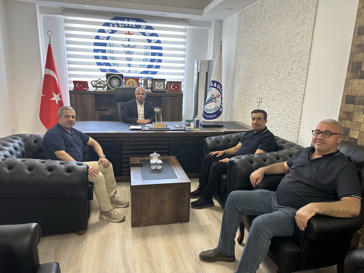 KalayAbdulcelil's tweet photo. Sağlık-Sen Mardin Şubesinin 6. Olağan Genel Kurulunda güven tazeleyen Abdullah SARUHAN’ı Bayındır Memur-Sen İl Yönetimi olarak hayırlı olsun ziyaretinde bulunduk. Başkanımıza ve Yönetimine başarılar diliyoruz. https://t.co/X1iK08n9Q9