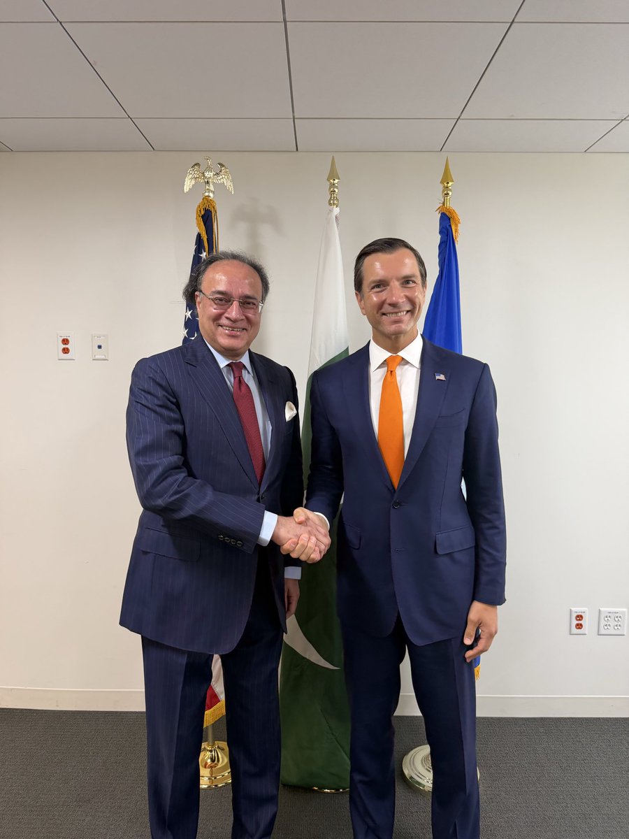 EximBankUS's tweet photo. Buy American. Build the Future.

Chairman @JJovanovicUSA met with Pakistan’s Minister of Finance and Revenue Muhammad Aurangzeb @Financegovpk to advance stronger economic cooperation  and create new opportunities for American businesses to compete and win abroad. 🇺🇸🤝🇵🇰 https://t.co/PPmO82NnWn