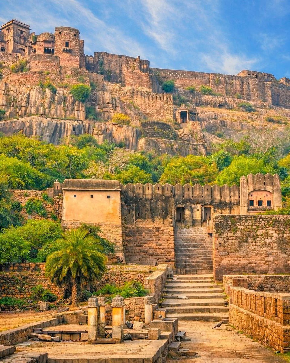 Rustum_0's tweet photo. Sangram Khan, a convert to Islam, was appointed Governor of Ranthambore by Sultan Muhammad Adil Shah Suri in 1554.

In 1557, when Emperor Akbar dispatched a large force under Hindu Beg Mughal to capture the fort, Sangram Khan successfully repelled the Mughal campaign.

Three years later, in 1560, Akbar sent an even larger army under Habib Ali Khan. Sangram Khan defended Ranthambore for nearly a year, but was reduced to great distress. He opened negotiations ans agreed to surrender the fortress on the condition that he receive compensation in ready cash, goods, and the most valuable furnishings.

However, when the Mughal nobles delayed payment and even contemplated storming the fortress instead, Sangram Khan abandoned negotiations. Instead, he handed Ranthambore over to Rai Surjan Singh Hada in 1561, from whom he obtained everything he had demanded. After years of campaigning, the Mughal army was left empty-handed and gained no credit for the enterprise.

Having secured a rich reward and loading over Ranthambore for 7 years, Sangram Khan departed for Gujarat, where he entered the service of Sultan Muzaffar Shah III of the Muzaffarid Sultanate.