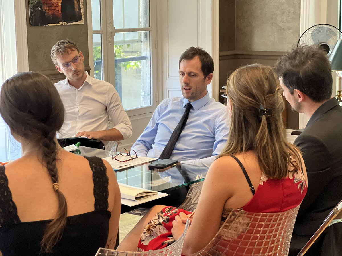 MathieuMlefevre's tweet photo. Réunion de travail avec les ONG et associations engagées pour la protection de la faune sauvage captive.
 
La loi de 2021 visant à lutter contre la maltraitance animale reste notre boussole : consolidation juridique, renforcement des contrôles et soutien aux refuges. 

Nous poursuivons le travail en concertation.