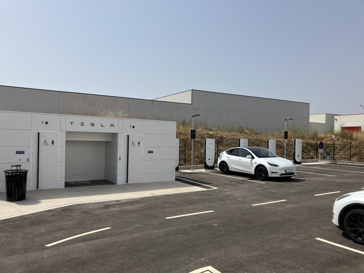 TeslaCharging's tweet photo. New Tesla Supercharger: Torredembarra, Spain (12 stalls) 
https://t.co/8nnz2ciUoY https://t.co/atBRYOgwck
