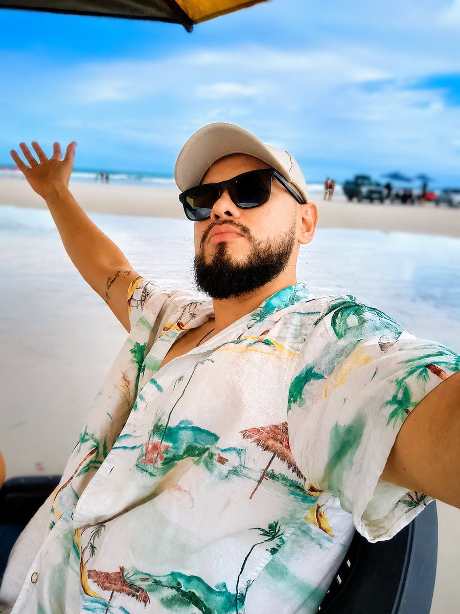 EuDanSer's tweet photo. Resquícios das férias ! ☀️🥤⛱️🩵🔄 
#ferias #praia #sol #sal #goodvibes https://t.co/nirNrB72hp
