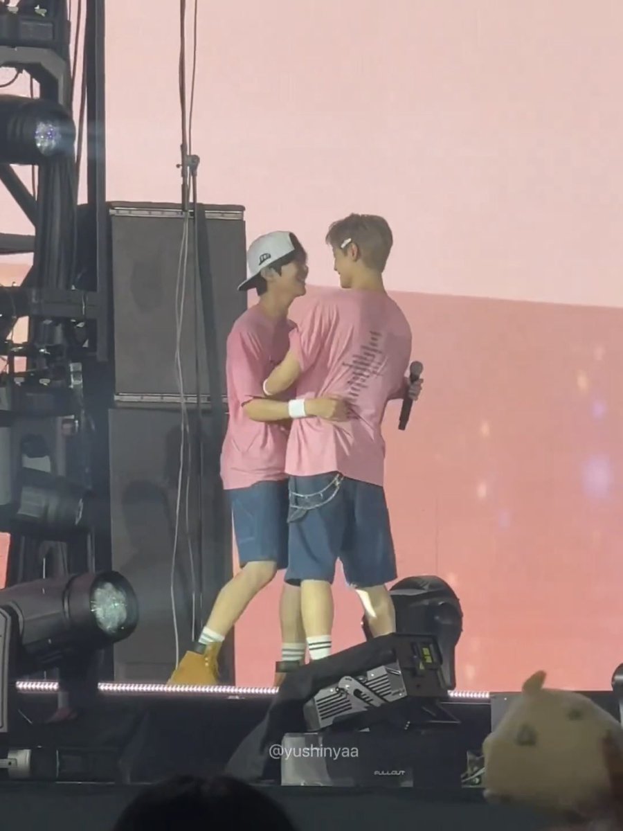 fallinwish_2510's tweet photo. 진짜 납작- 한데 뒤 도는 순간 문짝 나타남... https://t.co/tiHQZMs11b