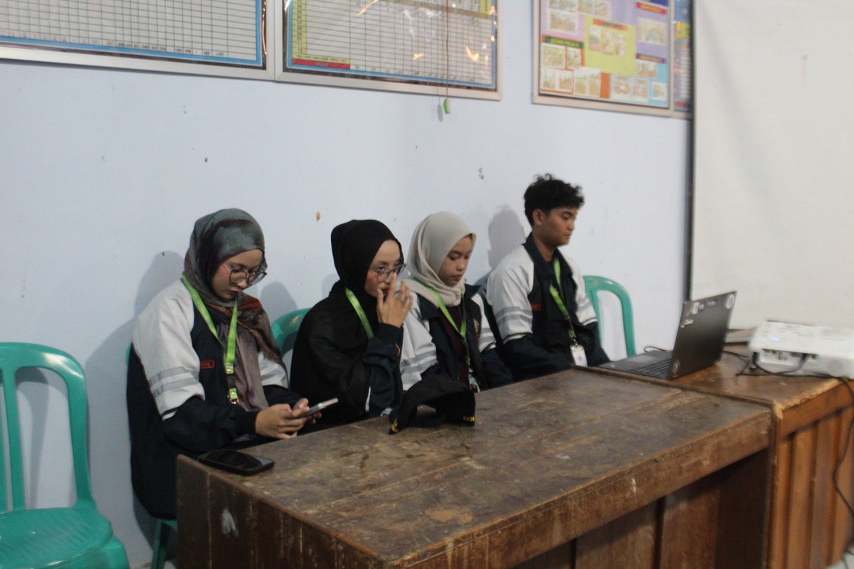 yulianidwiiiii1's tweet photo. minggu ke2 jadi warga Pekalongan
#kkn https://t.co/DNJeOO1WGN
