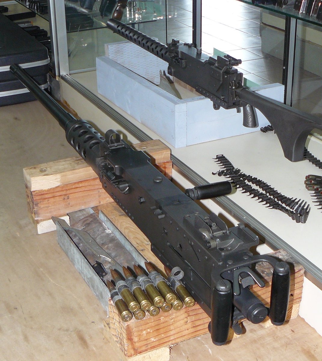 昔、撃ったな、ブローニングM2重機関銃。 Cal.50～！