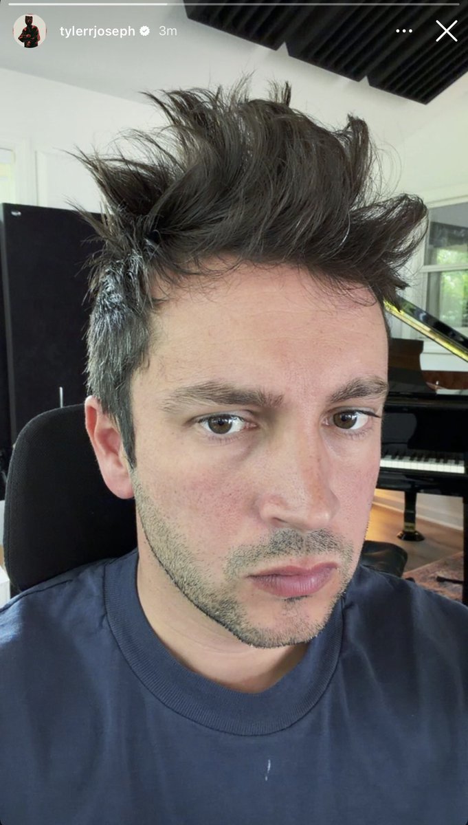 cIancyisdead's tweet photo. this recent trend hes had where he just posts a selfie with no warning to appease us https://t.co/eRIXDPT2Ro