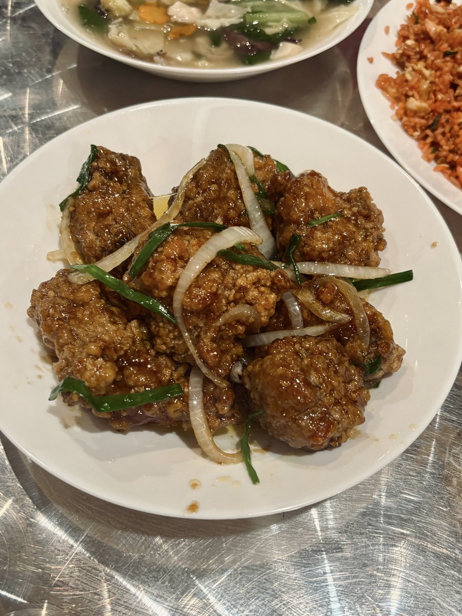 full0fsheet's tweet photo. 📍Depot dindon, darmo surabaya

ini bisa dibilang hidden gem sih karena lokasinya di gang jalanan kanwa. meskipun tempatnya kecil tapi bersih kok. cocok buat makan sharing karena porsinya banyak.

nasi goreng sama ayam menteganya ENAK POLL aku suka bgt. u guys must try!! https://t.co/9KjGnrcrtY