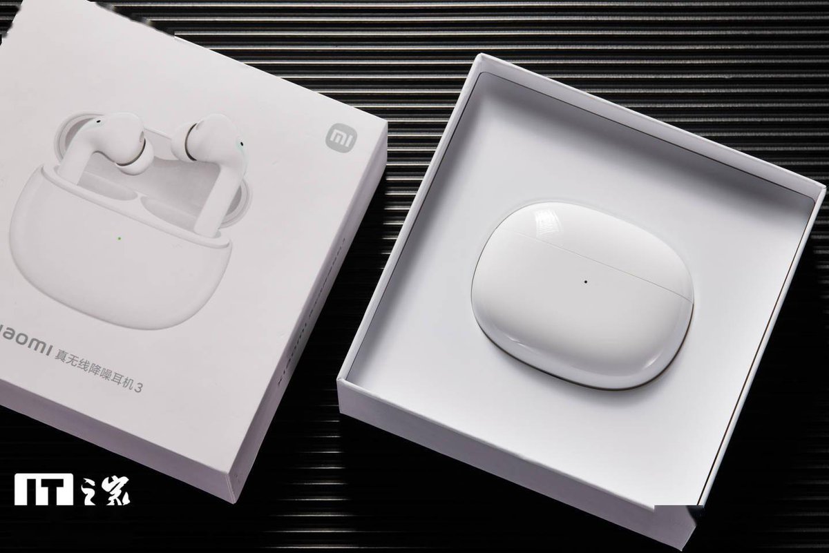 kk55kwm's tweet photo. Just unboxed my new wireless earbuds—sound quality’s chef’s kiss and setup was so smooth! No more tangled wires, my daily commute just got way better  #TechFind #Unboxing https://t.co/zDjJ8kMwz1