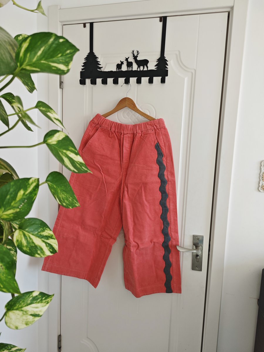 Prissyfuente's tweet photo. Just folded a mountain of laundry u0026 found a forgotten snack packet in one shirt pocket. Best unexpected ‘treasure’ from the laundry pile! https://t.co/EvoIT9IJ5G