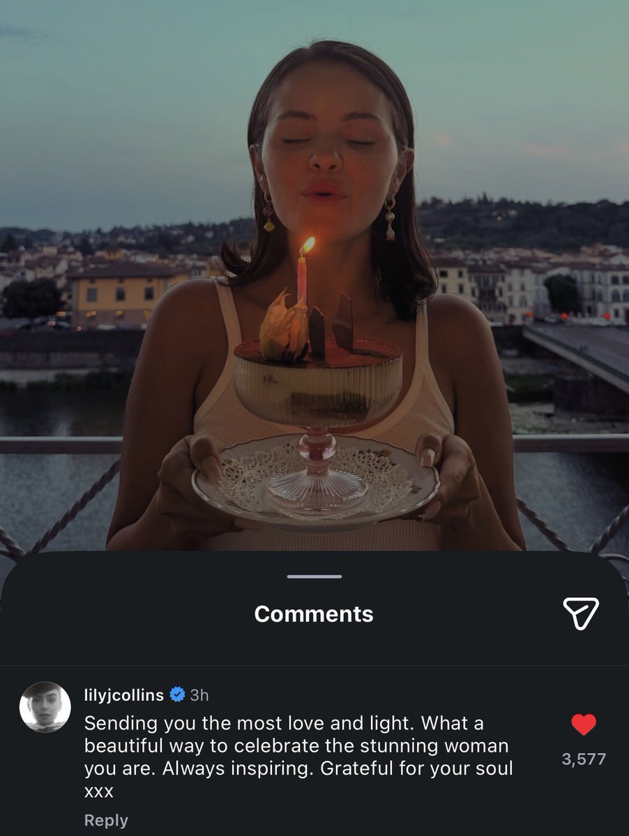 PortalSelenaBR's tweet photo. Querida! 🥹

📲 Lily Collins deixou um comentário na última postagem de Selena Gomez via Instagram: “Estou te enviando todo o meu amor e luz. Que maneira linda de celebrar a mulher maravilhosa que você é. Sempre inspiradora. Sou grata pela sua alma. Beijoss.” https://t.co/9YyRKxIumB