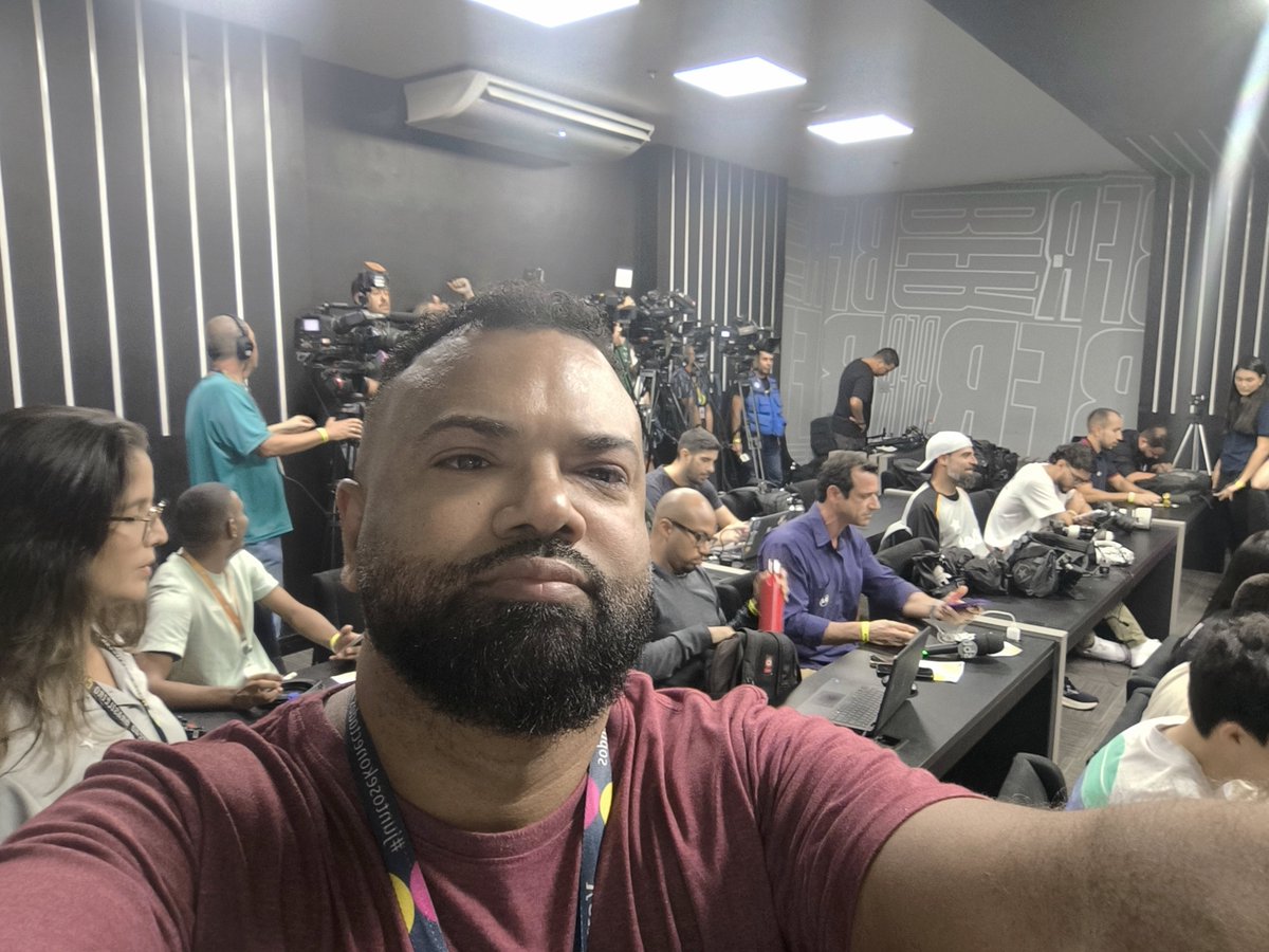 BPrintSports's tweet photo. 🚨 PREPARAÇÃO PARA COLETIVA DE APRESENTAÇÃO DOS NOVOS REFORÇOS DO BOTAFOGO!!! ⚫⚪🔥🔥

#BotafogoSaf   #ReforcosDoFogao  #BPrintSports https://t.co/vMevTX0iRA