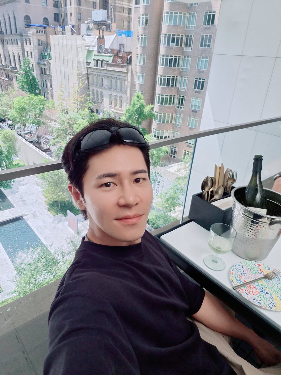KHLE3Sw's tweet photo. คิดถึงฮีเนาะ ได้เห็นหน้าก็ชื่นใจละ 🩷🩷 https://t.co/OZcVomPBY2