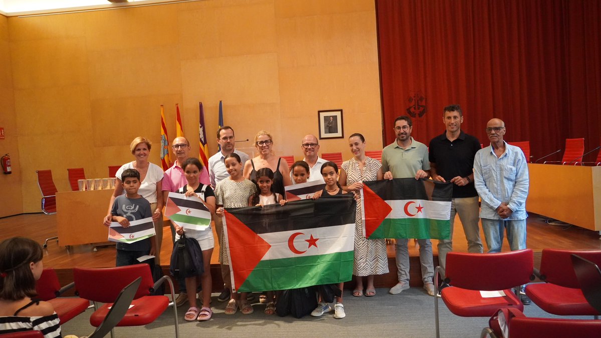 ConsellMenorca's tweet photo. 🥰 Sis infants sahrauís passen l'estiu a Menorca gràcies al programa "Vacances en Pau".

El Consell Insular ha rebut els participants d'una iniciativa solidària que compta amb la implicació de famílies d'acollida de Sant Lluís, Maó i Alaior 👏

Notícia: https://t.co/mR8efrIRdB https://t.co/O85bmPnVjM