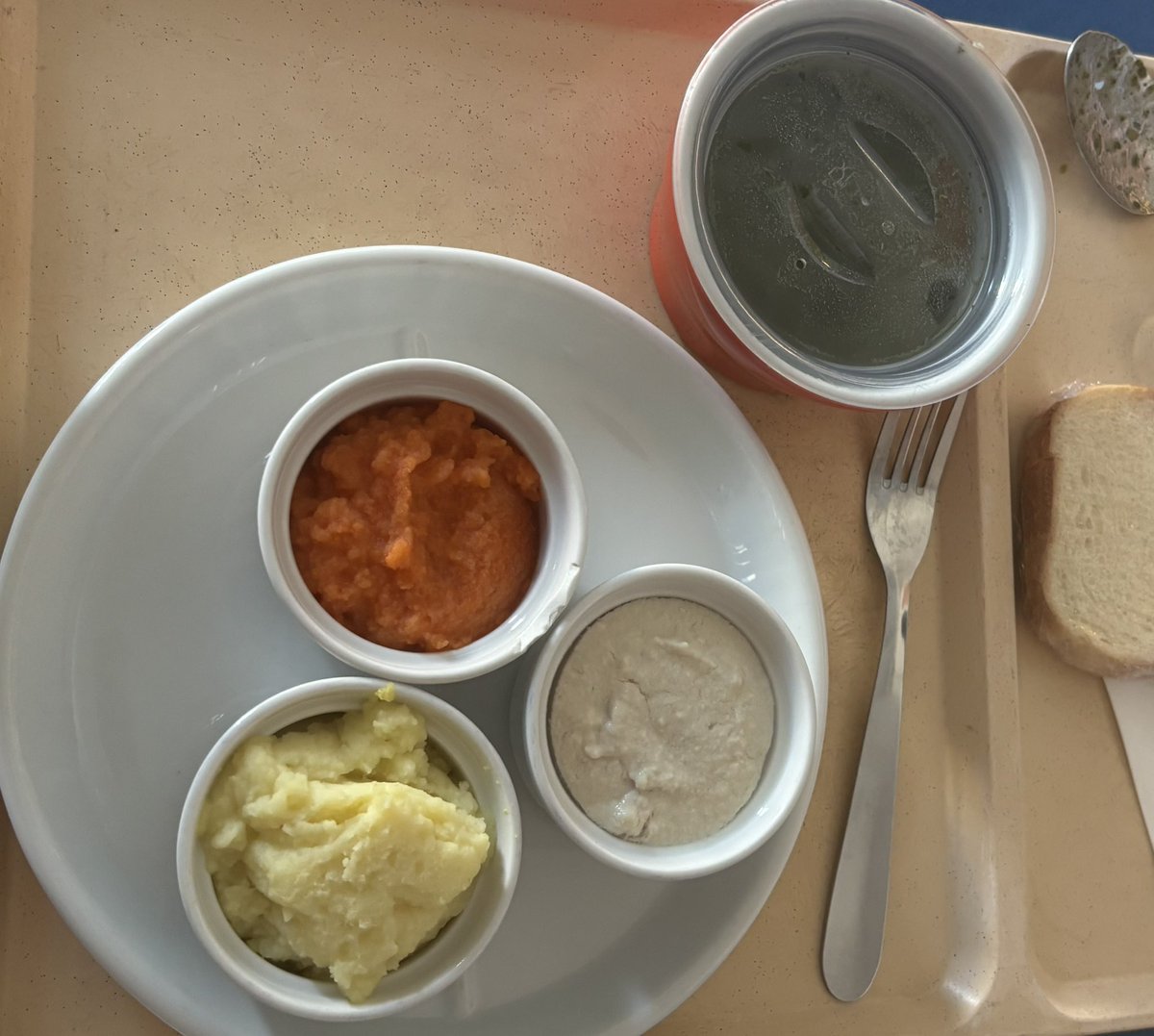 Tallndsoft's tweet photo. Currently at the hospital 🤓
They gave me food for old people…bruh https://t.co/lz6uMlIDt7