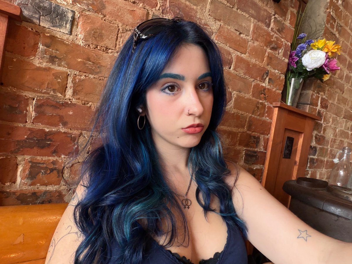 gonegirlfriend's tweet photo. i’m officially a blue haired lesbian https://t.co/mBUKaRsX9M